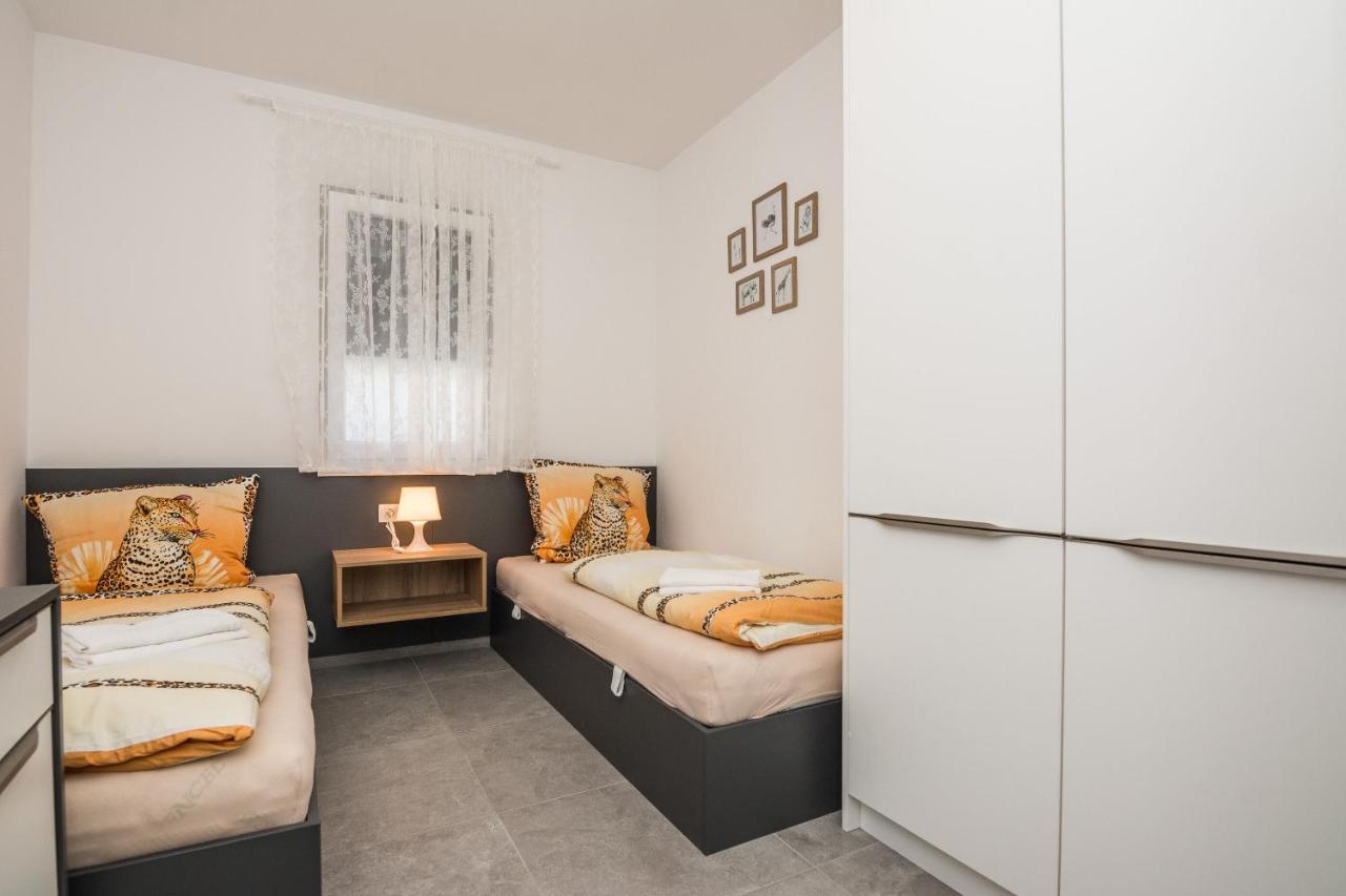 Apartment Spanic 1 Vir Exteriör bild