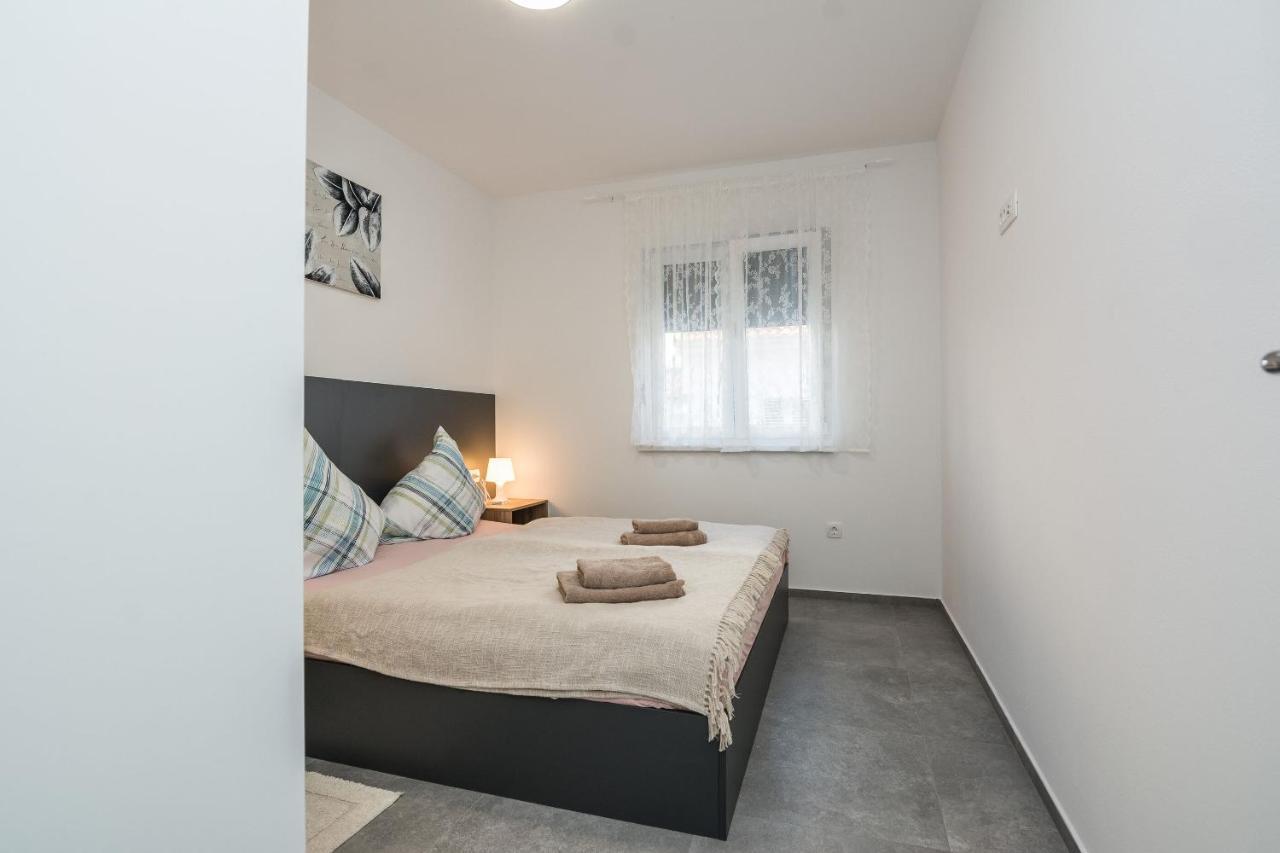 Apartment Spanic 1 Vir Exteriör bild
