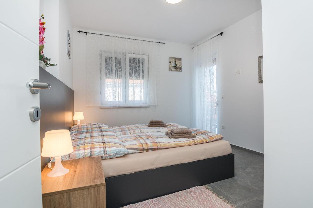 Apartment Spanic 1 Vir Exteriör bild