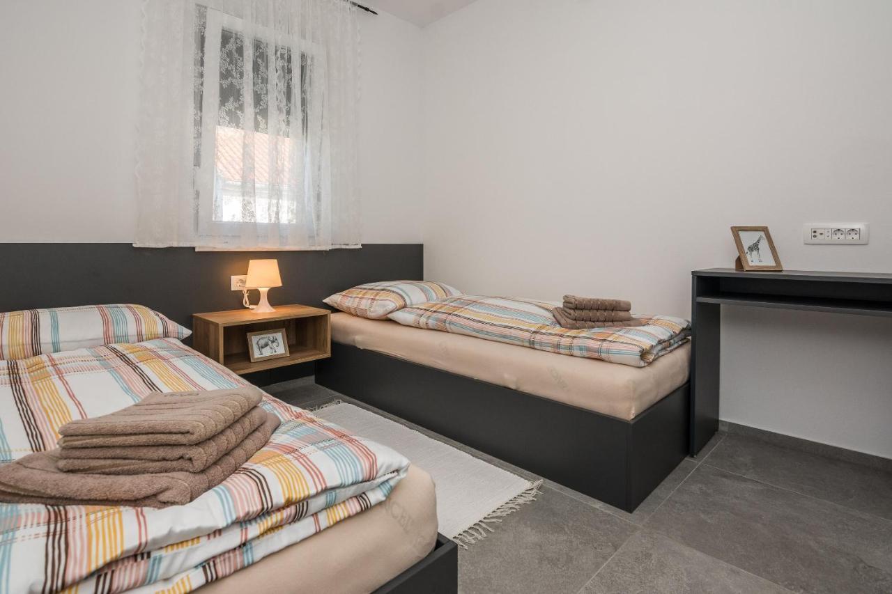 Apartment Spanic 1 Vir Exteriör bild